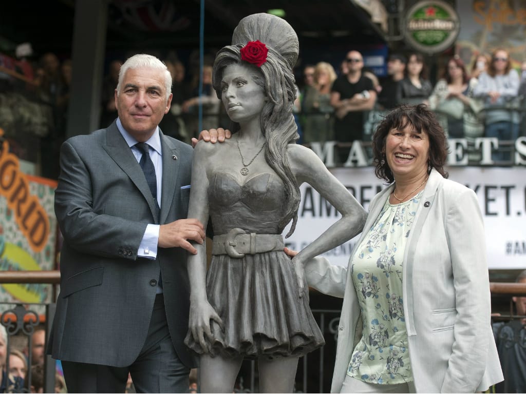 Inaugurada estátua de Amy Winehouse [LUSA]