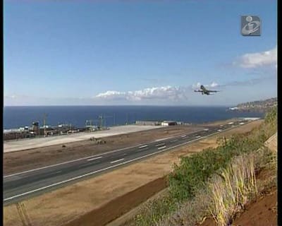 Aviões começaram a aterrar e descolar no Aeroporto da Madeira - TVI