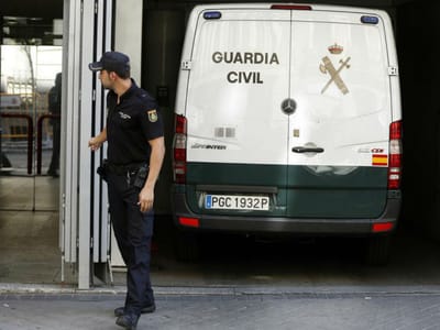 Polícia espanhola detém dois portugueses por roubo de automóvel - TVI
