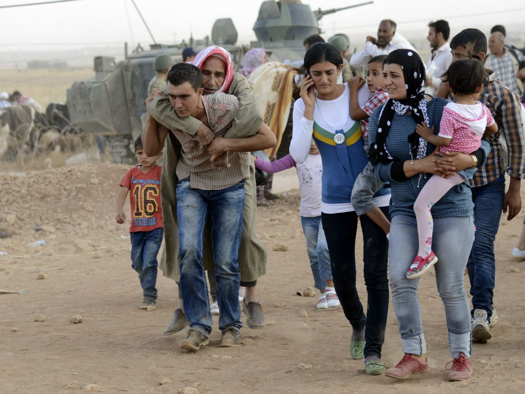Sírios fogem do Estado Islâmico (REUTERS)