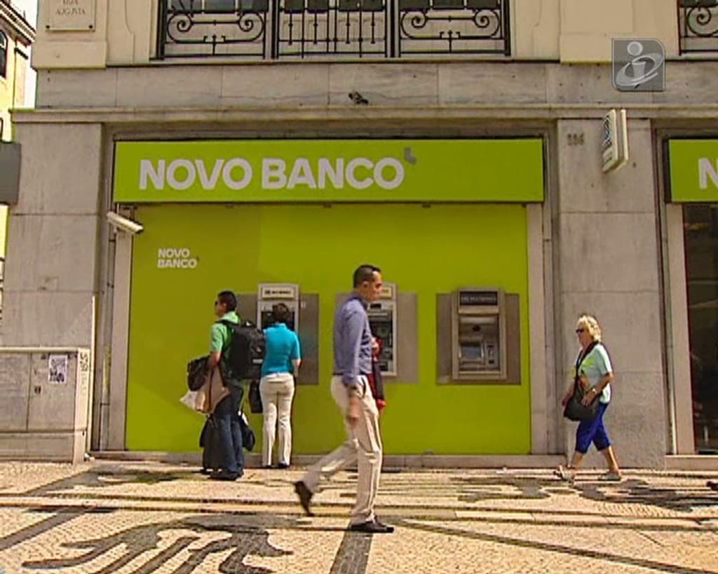 Bruxelas admite despedimentos nos bancos 
que receberam ajudas de Estado