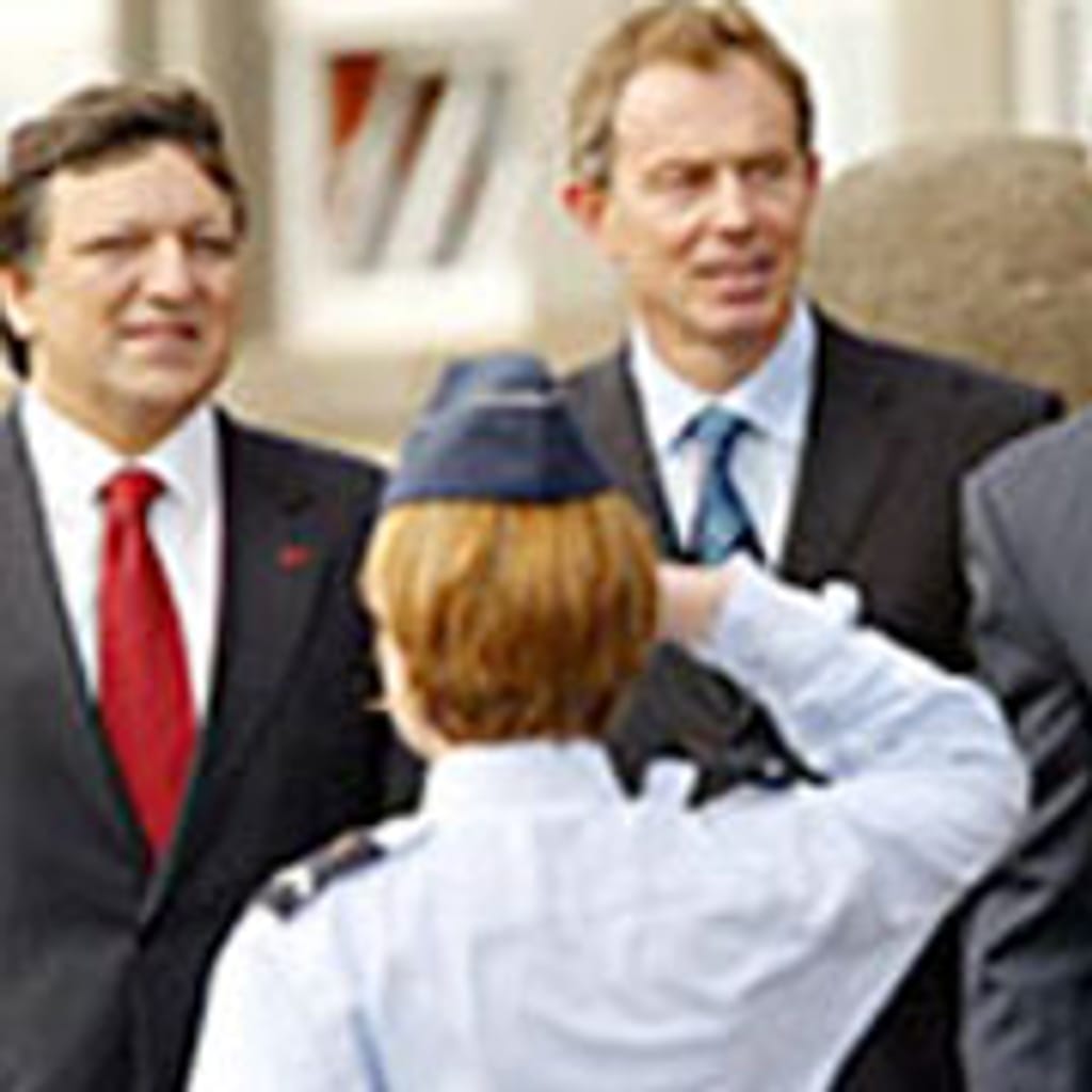 Blair e Durão durante a Cimeira das Lajes antes do início da guerra no Iraque
