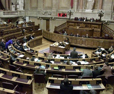 Parlamento debate vetos e destruição de milho - TVI