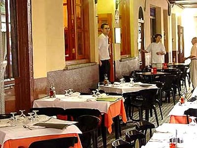 Pessoal de cantinas, bares e refeitórios em greve - TVI