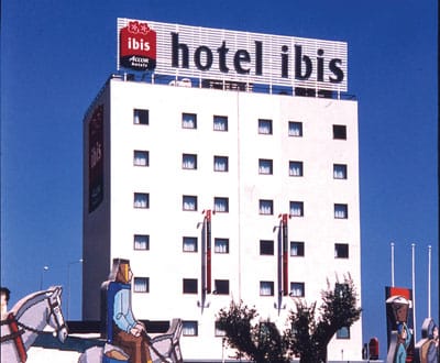 Hotéis Íbis com 2 mil quartos a um euro por noite - TVI