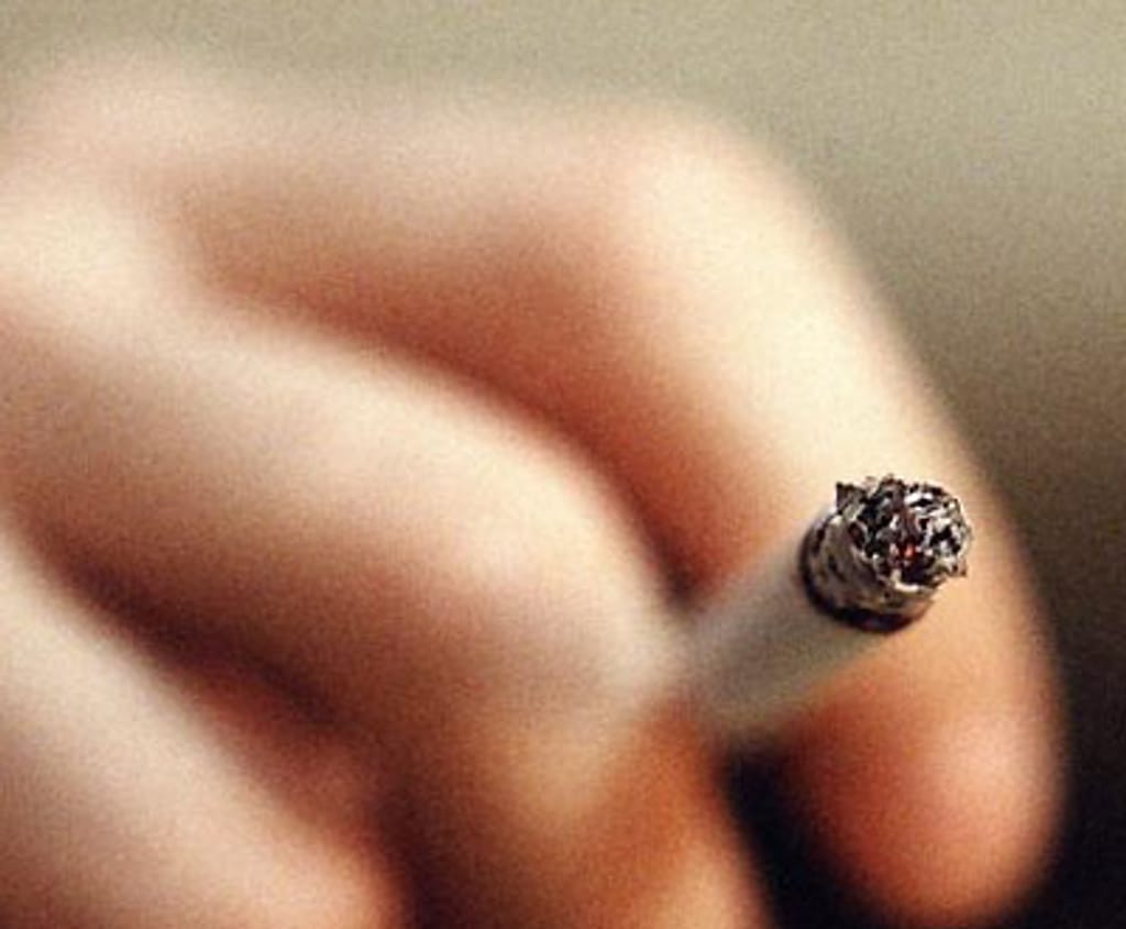 Cada maço de cigarros  vai custar mais  20 cêntimos  em  2005 (Act.)