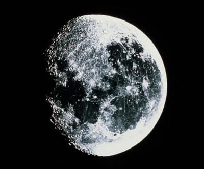 Lua  nasceu 62 milhões de anos após sistema solar - TVI