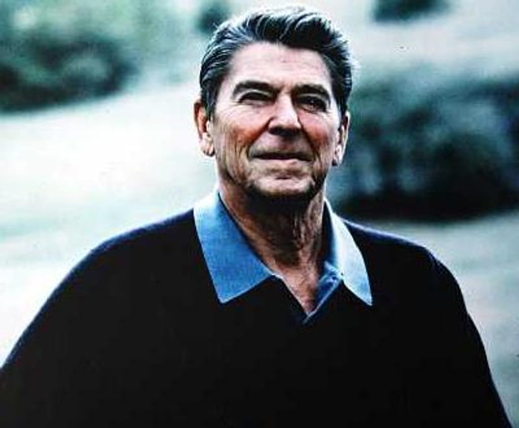 Ronald Reagan morreu aos 93 anos