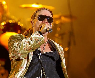 Guns N`Roses cancelam concerto depois do palco ruir - TVI