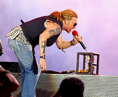 FBI questiona homem que divulgou canções de Guns N Roses - TVI