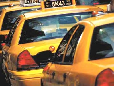 Taxistas apelam ao Governo para ter prioridade no abastecimento - TVI