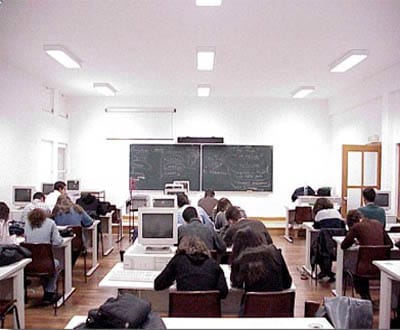 Governo não fechou 20 «cursos irrecuperáveis» - TVI