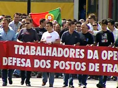 Trabalhadores da Opel da Azambuja em greve parcial - TVI
