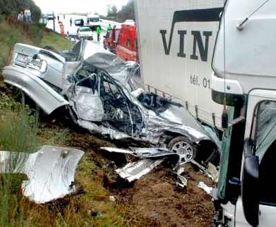 Número de mortos nas estradas diminuiu 16% em 2004 - TVI