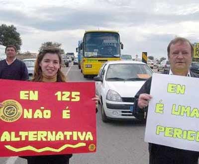 Portugueses e espanhóis manifestam-se contra portagens na A22 - TVI