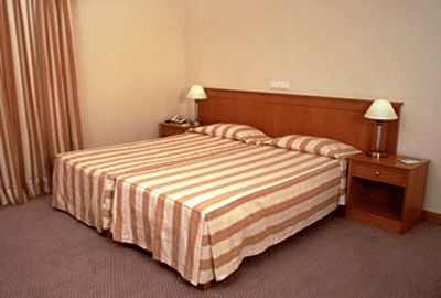 Dormidas na hotelaria crescem 4,6% em Maio - TVI