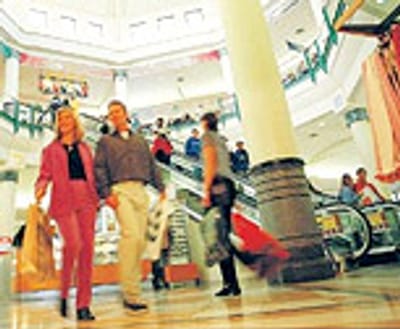 Mulheres passam 400 horas num centro comercial - TVI