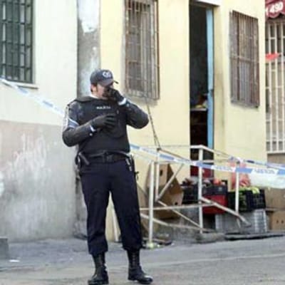 Agentes da PSP na Guarda entregam armas solidários com colega morto - TVI