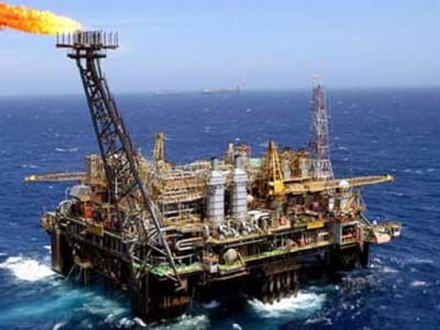 Agência Internacional revê em baixa procura do petróleo - TVI