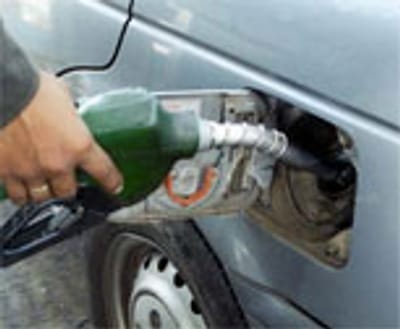 Preço da gasolina desce em Portugal ao contrário da Europa - TVI