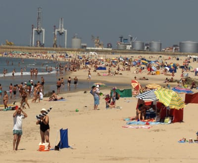Bolas de Berlim impróprias para consumo à venda nas praias - TVI