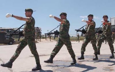 Kosovo: tropas portuguesas «de prevenção» - TVI