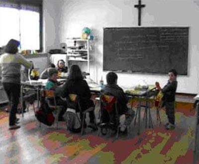 Retirada de crucifixos das escolas gera polémica - TVI