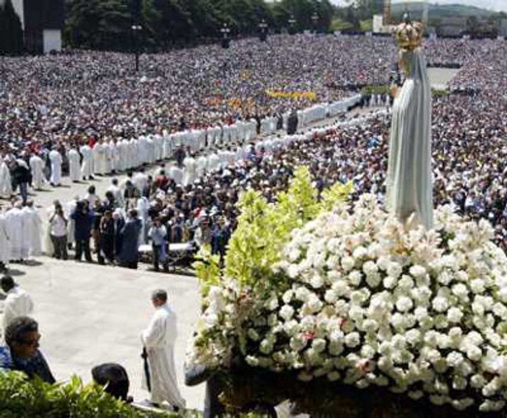 Milhares de peregrinos em Fátima para as celebrações do 13 de Maio (Arquivo)