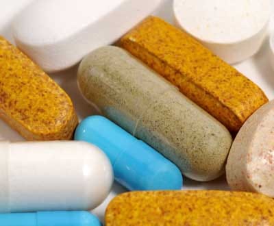 Farmácias vão recolher medicamentos para crianças e idosos - TVI