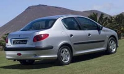 Peugeot atinge quota de mercado superior a 10% em 2005 - TVI