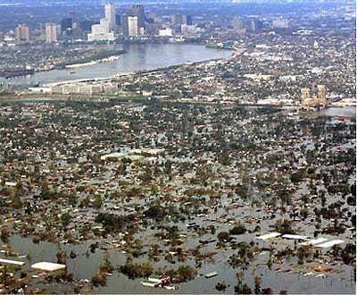 Bush tinha sido prevenido da dimensão do furacão Katrina - TVI