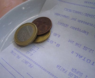 Mais de 360 euros em taxas escondidas nas contas - TVI