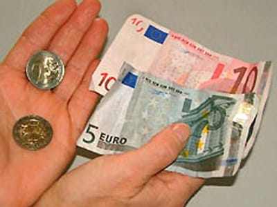 Euro recua com dados positivos da economia norte-americana - TVI