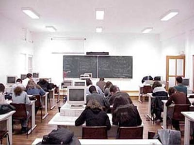 PT conclui instalação de banda larga em 8.200 escolas - TVI