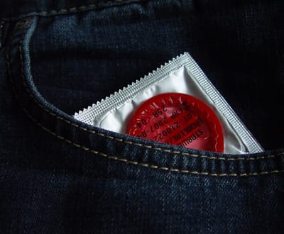 Frases da bíblia em campanha para fomentar preservativo - TVI