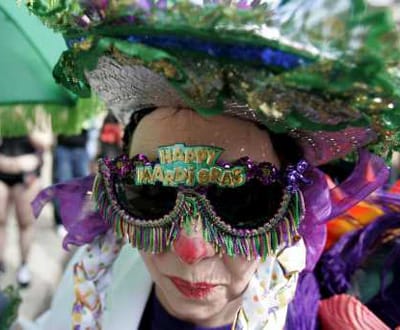 EUA: tiroteio em desfile de Carnaval fere menor - TVI