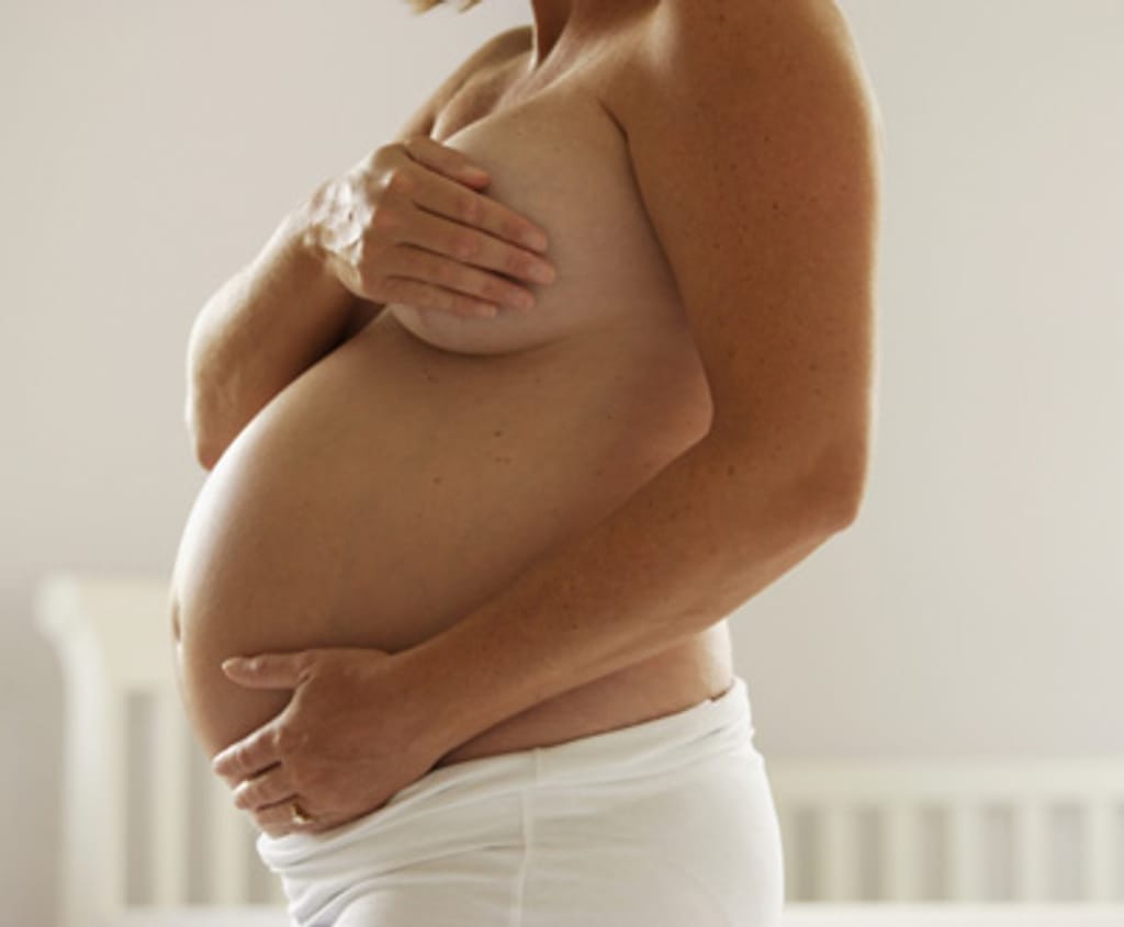 Mulher grávida [arquivo]