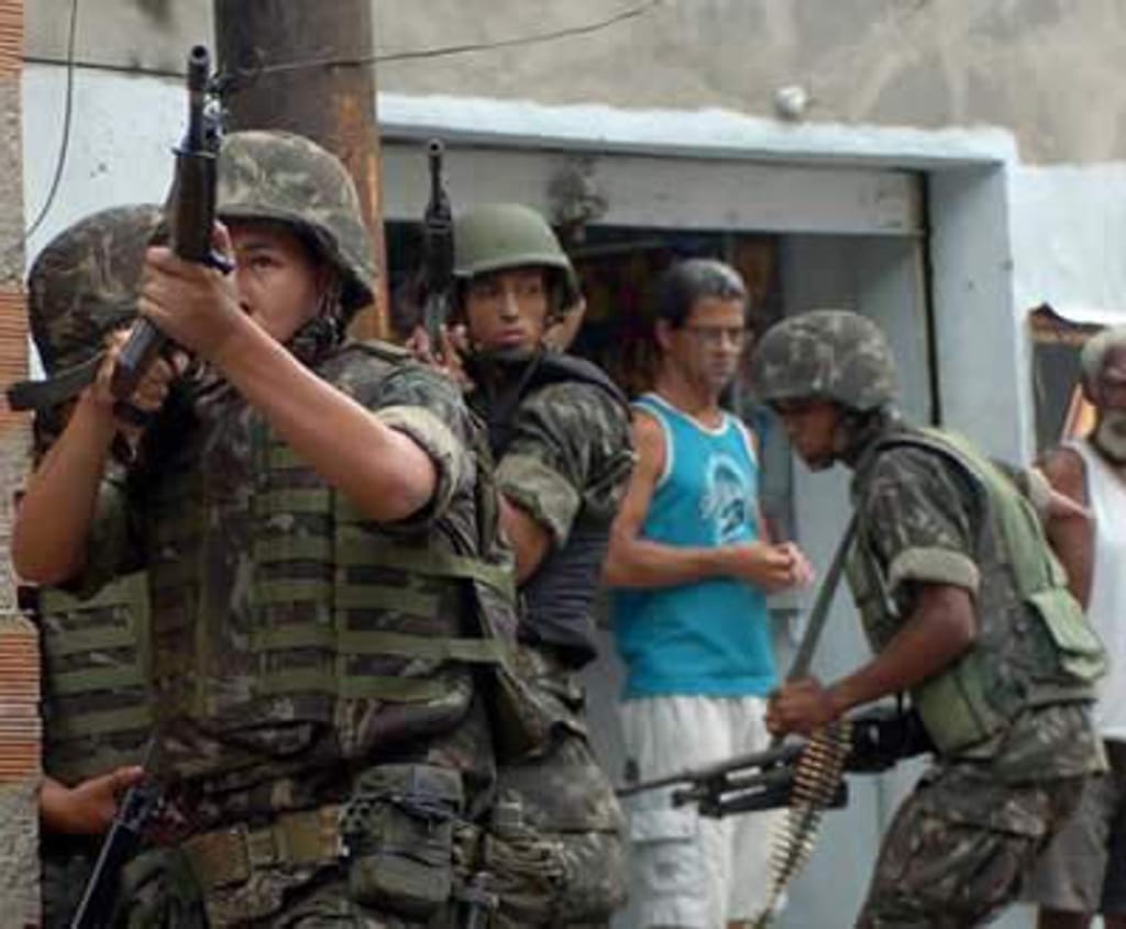 Operação do exército brasileiro nas favelas do Rio de Janeiro