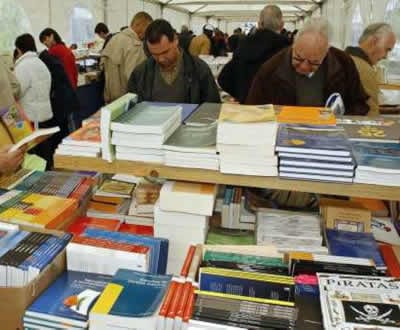 «Os livros em Portugal são indecentemente caros» - TVI