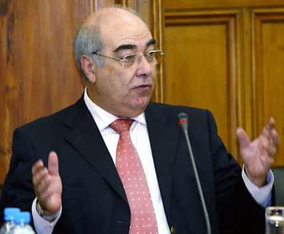 Mário Lino diz que Ferreira Leite «seria um desastre no Governo» - TVI