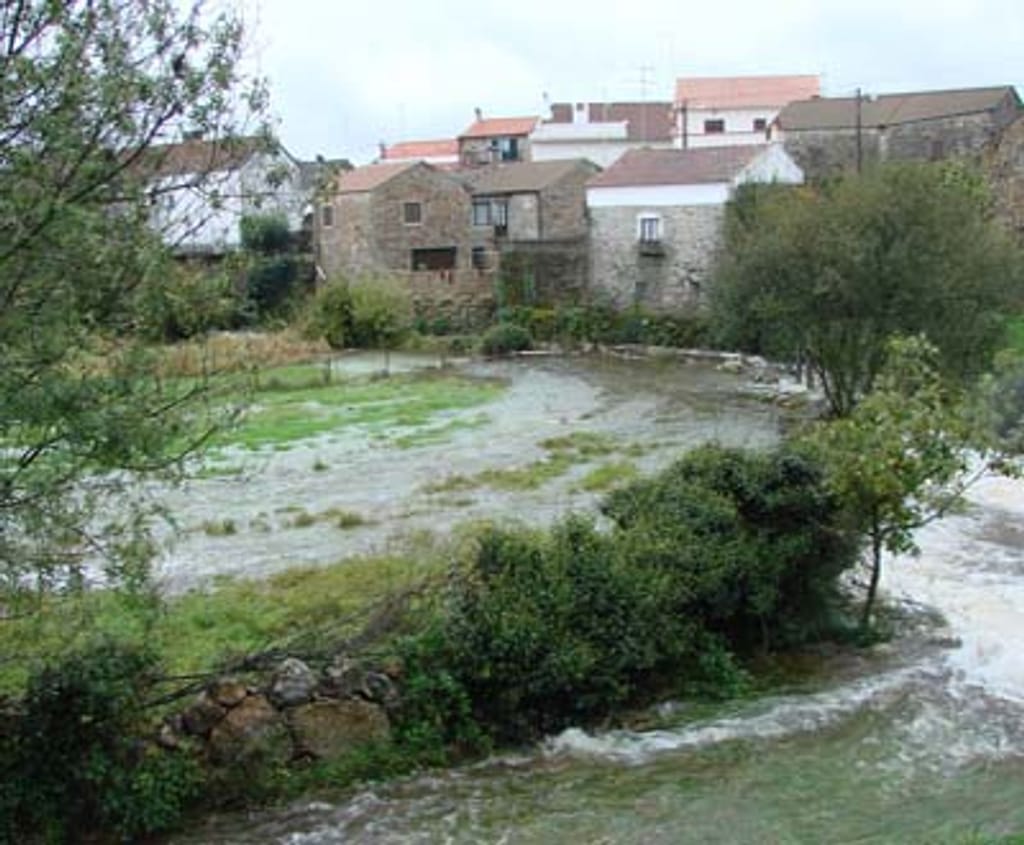 Inundações em Aldeia do Bispo (Fotos da Associação Raiar, enviadas pelo leitor José Maciel)