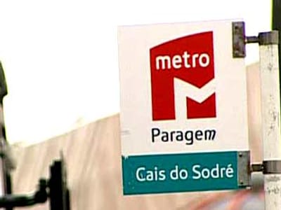 Metro de Lisboa retoma controlo de acessos nas linhas azul e amarela - TVI