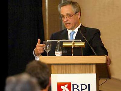 BPI sobe limite blindagem de estatutos para 17,5% - TVI