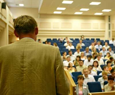 Governo adia respostas sobre revisão da carreira de docentes universitários - TVI