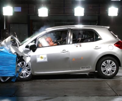 Toyota Auris obtém 5 estrelas em testes de segurança - TVI