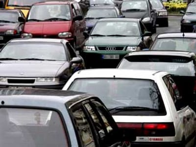 Carros sem seguro vendidos em leilão a partir de Julho - TVI