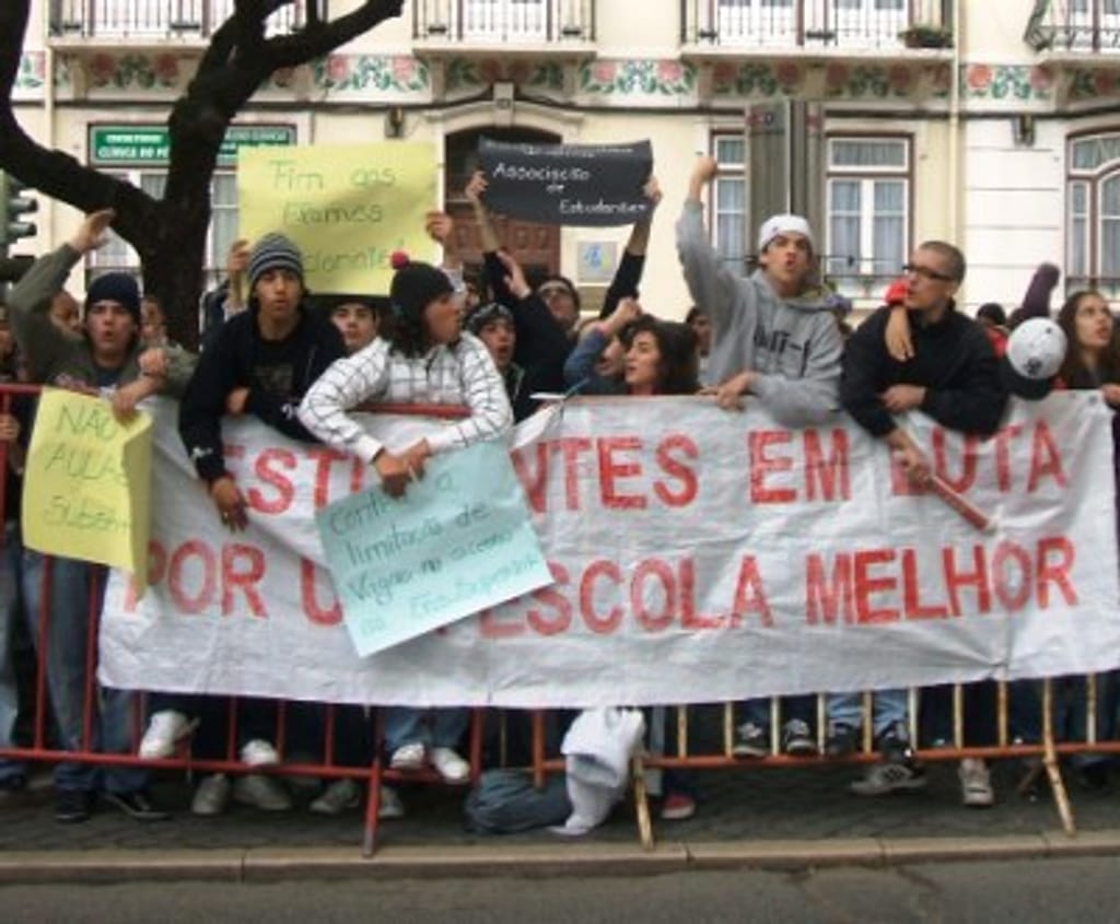 Alunos exigem uma «escola melhor» (Foto Maria João Fernandes)