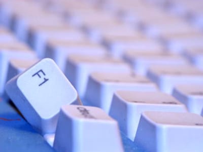 Um quinto dos computadores do Estado vulnerável a «ataques» da Net - TVI