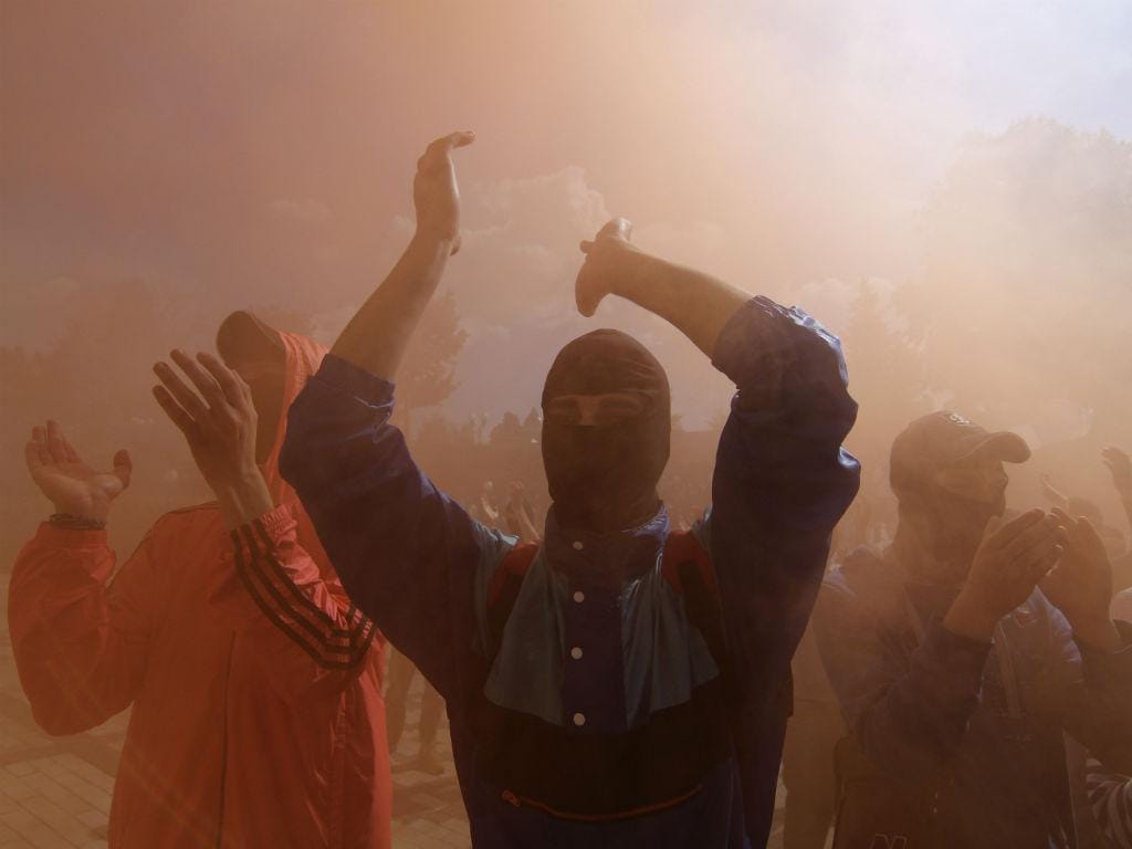Adeptos do D. Kiev fazem protesto (Reuters)