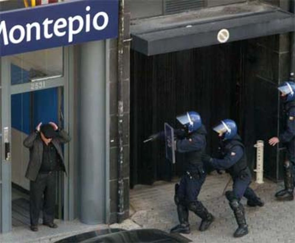 Polícia detém homem que ocupou banco. Foto: ESTELA SILVA / LUSA